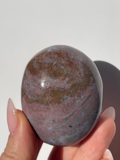 Mauvey Sea Jasper Palm Stone