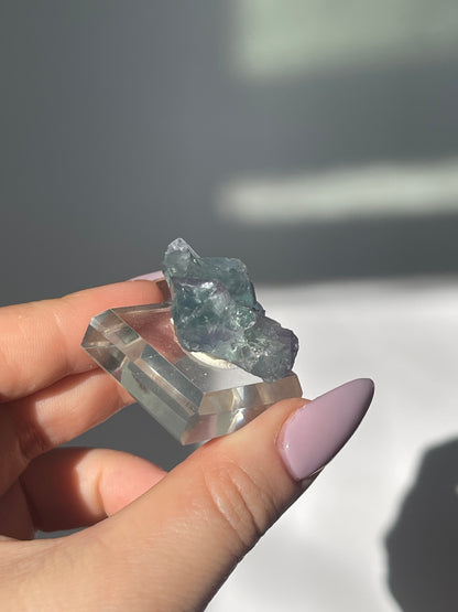 Yaogangxian Green Cubic Fluorite with Hairline Rutile - 14 grams