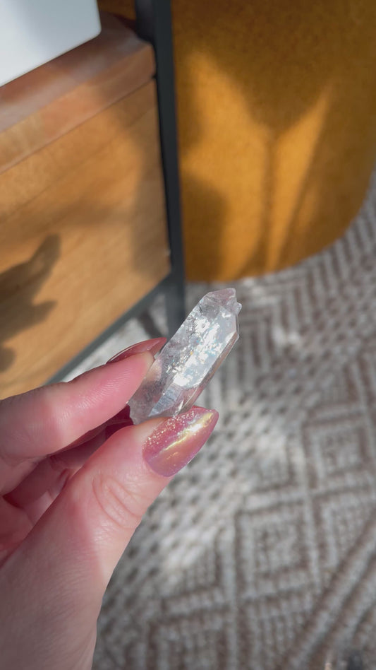 Quartz with Carbon Inclusions from Jinkouhe Province