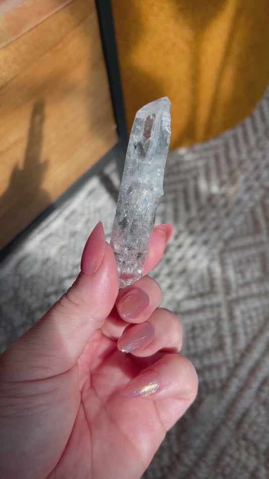 Quartz with Carbon Inclusions from Jinkouhe Province
