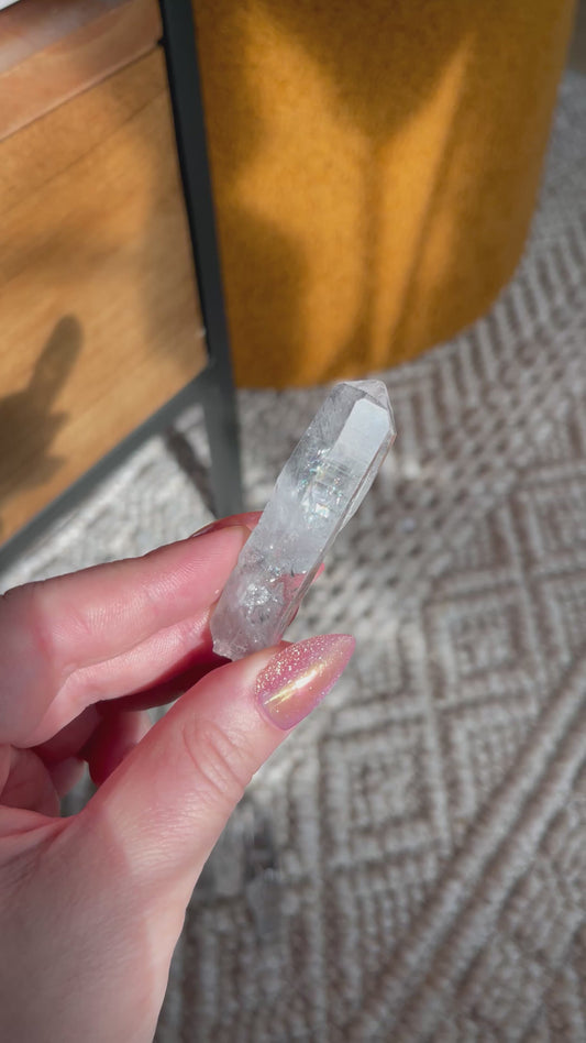 Quartz with Carbon Inclusions from Jinkouhe Province